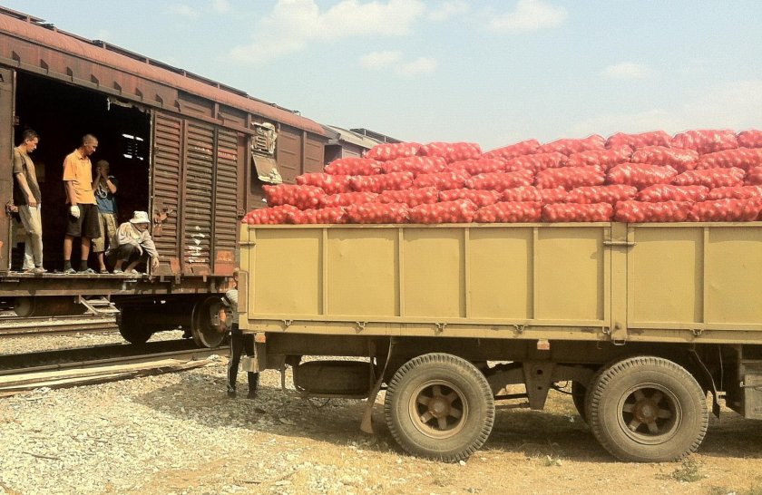 Транспортировка овощей и фруктов