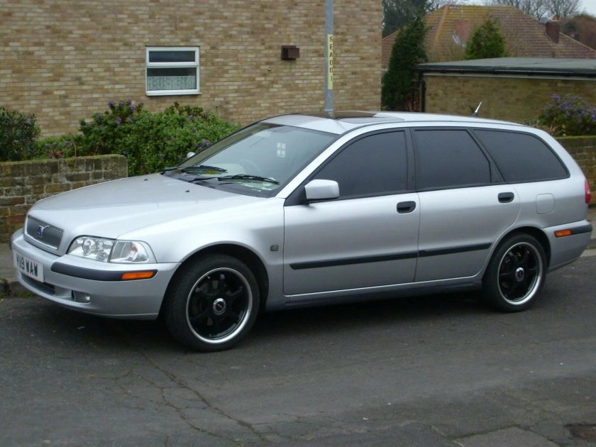 Volvo v40 2001