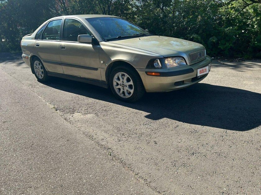 Вольво на желтых колпаках