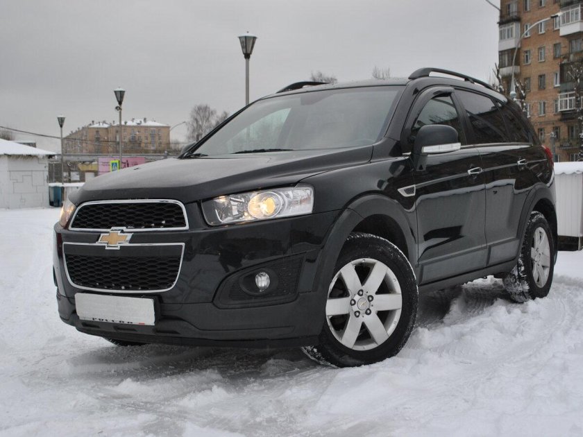 Chevrolet Captiva черная