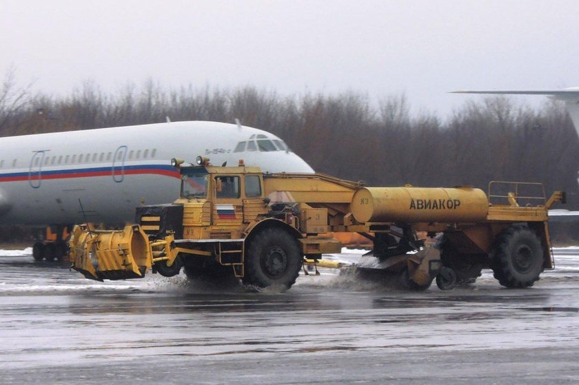 Тягач МОАЗ 6442