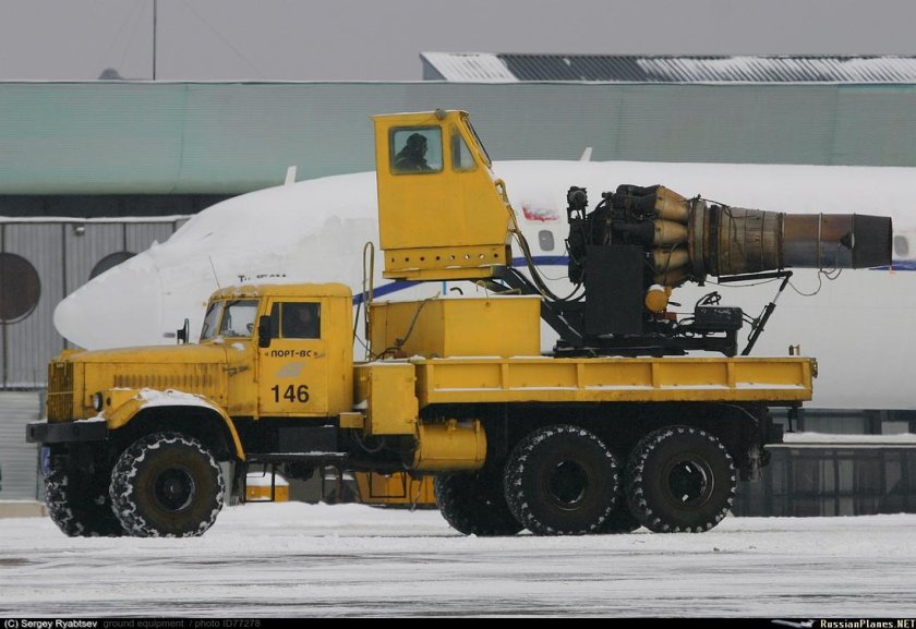 Аэродромный очиститель ВПП КРАЗ-255 Горыныч