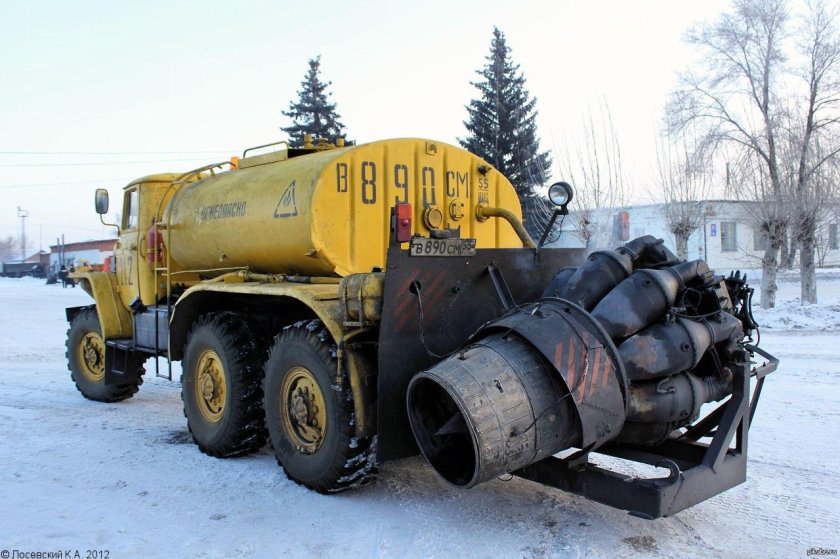 Аэродромный очиститель ВПП КРАЗ-255 Горыныч