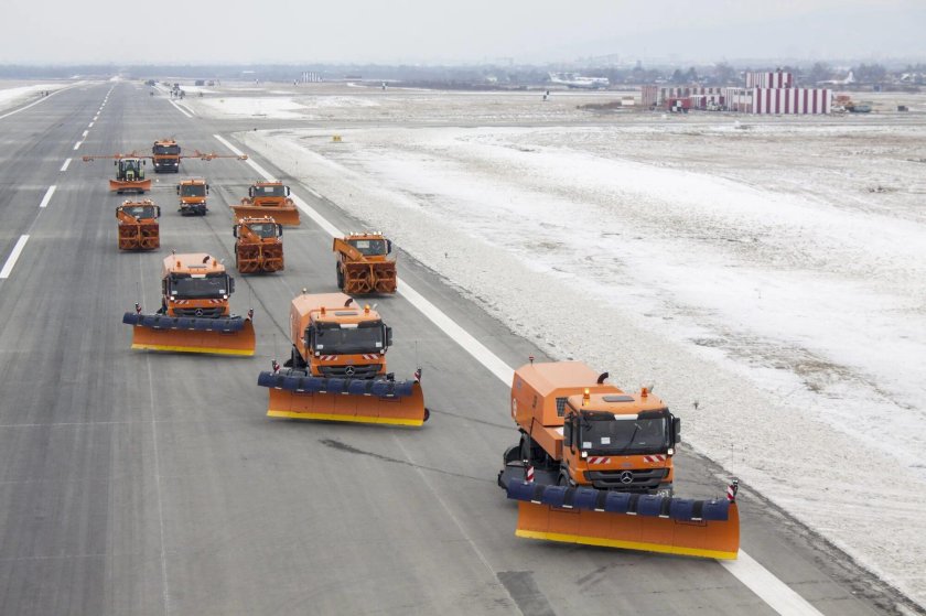 Уборка снега аэропорт Пулково
