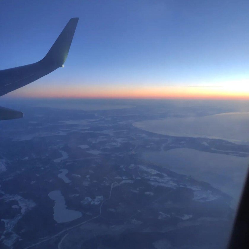 Вид из иллюминатора самолета