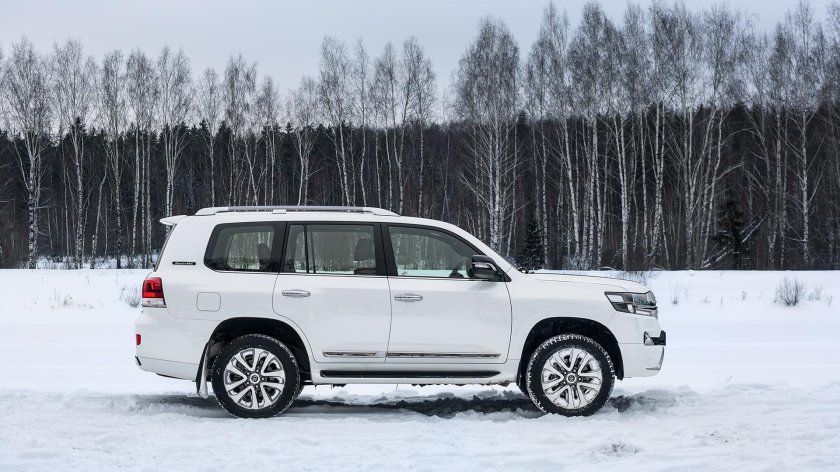 Toyota Land Cruiser 200 White
