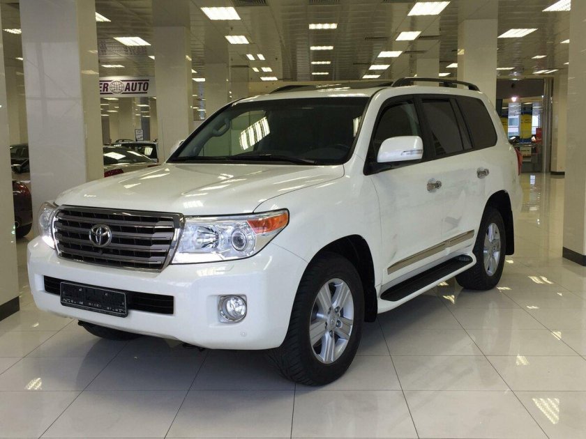 Тойота ленд Крузер 200 белый