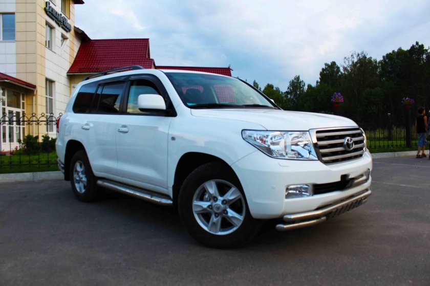 Тойота ленд Крузер 200 белый
