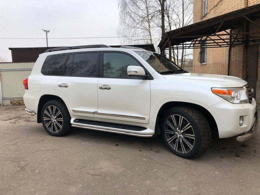 Тойота ленд крузер 200 белый