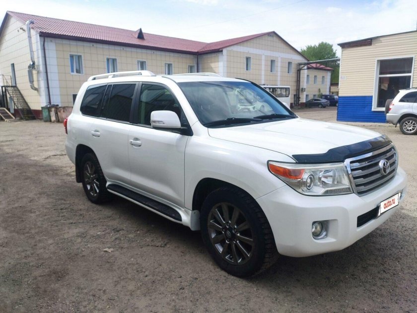 Ленд крузер 200 белый