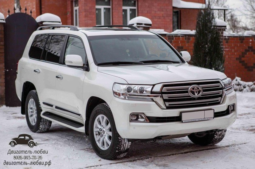 Toyota Land Cruiser белый
