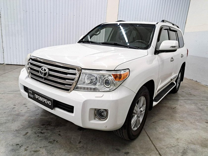 Белый toyota land cruiser 200 2010