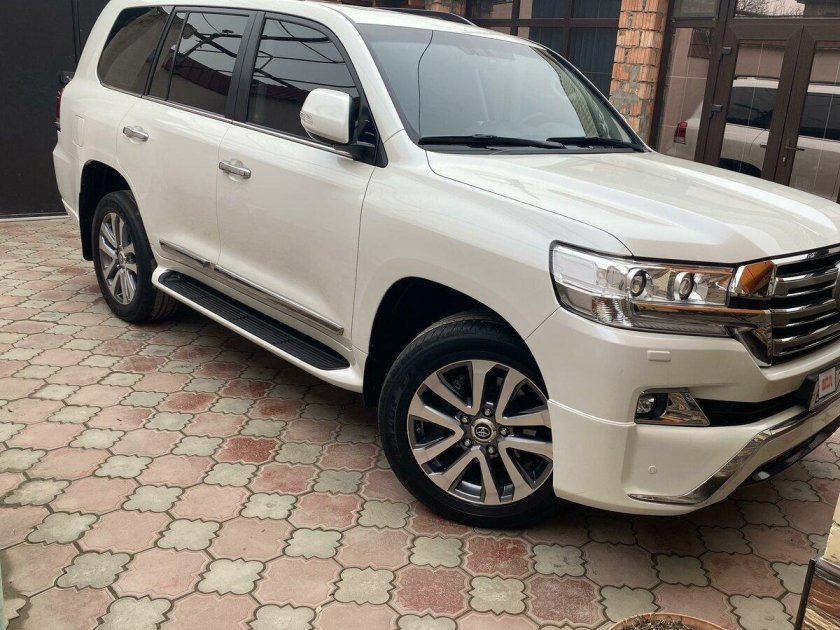 Тойота ленд крузер 200 2018 белый