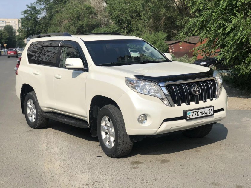 Toyota Land Cruiser Prado белый