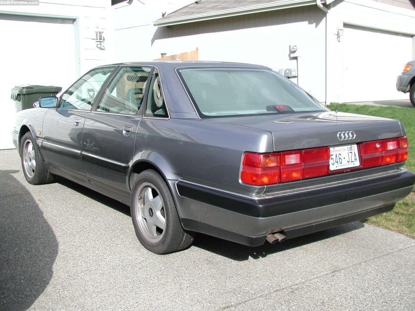Audi v8