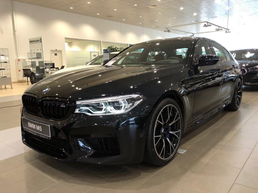 BMW m5 f90 Competition черная