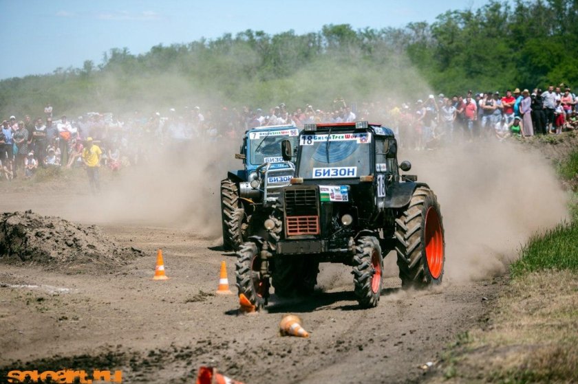 Трактор Бизон