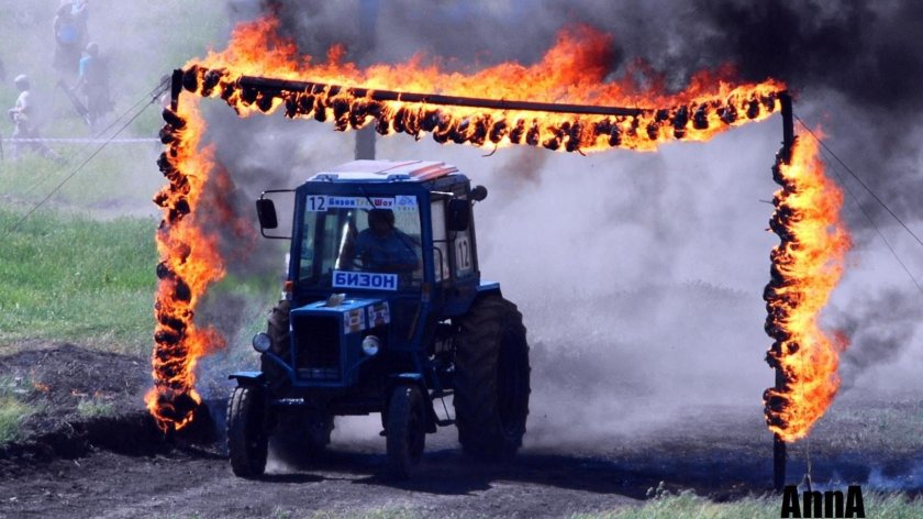 Гонки на тракторах по бездорожью