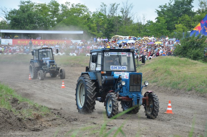 Трактор Бизон 4х4