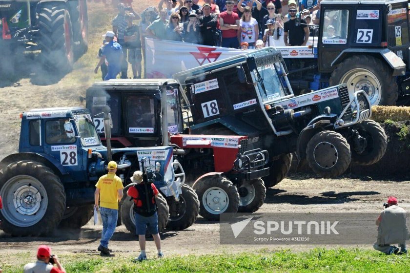 Трактора Бизон трек шоу