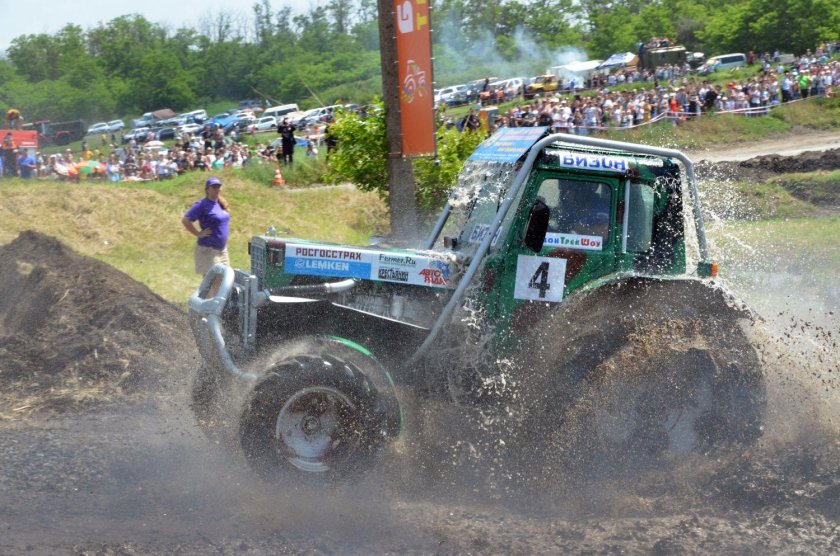 Бизон трактор