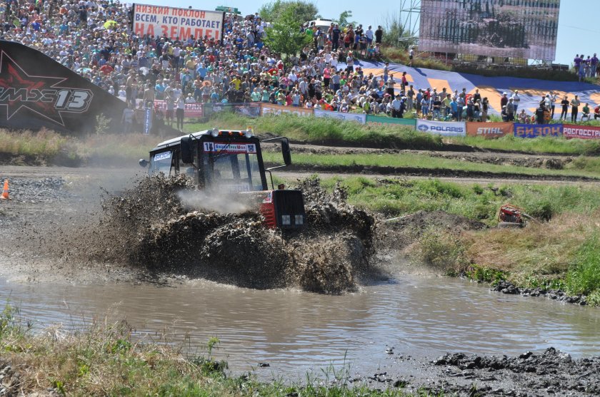 Бизон шоу гонки на тракторах