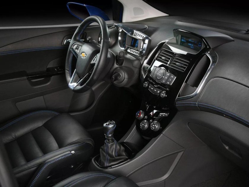 Chevrolet Cobalt черный салон