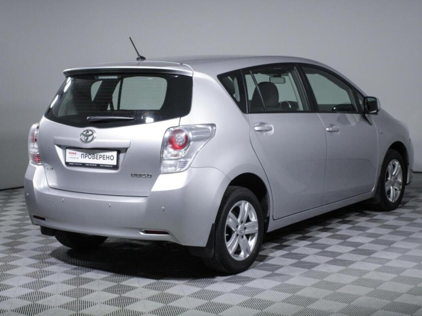 Тойота версо 2011