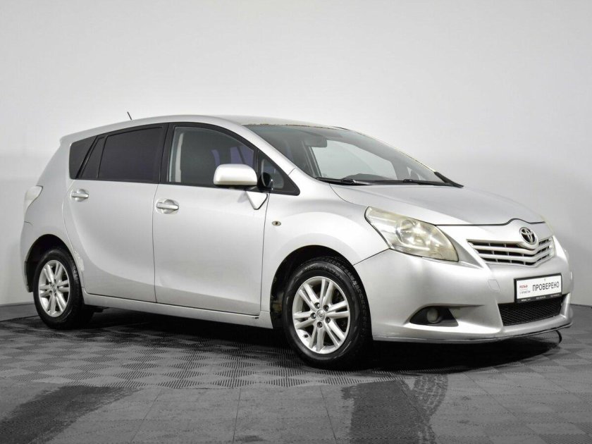 Тойота версо 2010