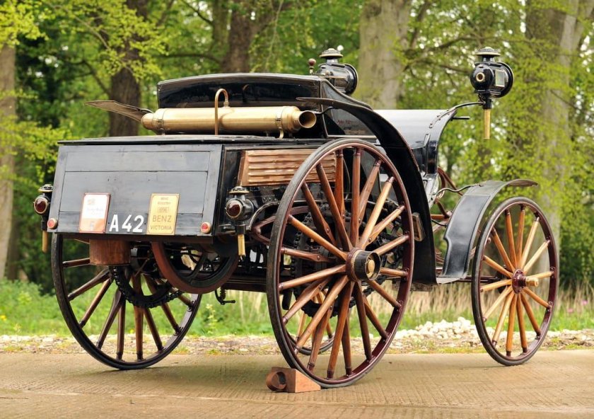 Первый автомобиль Бенца Victoria 1893