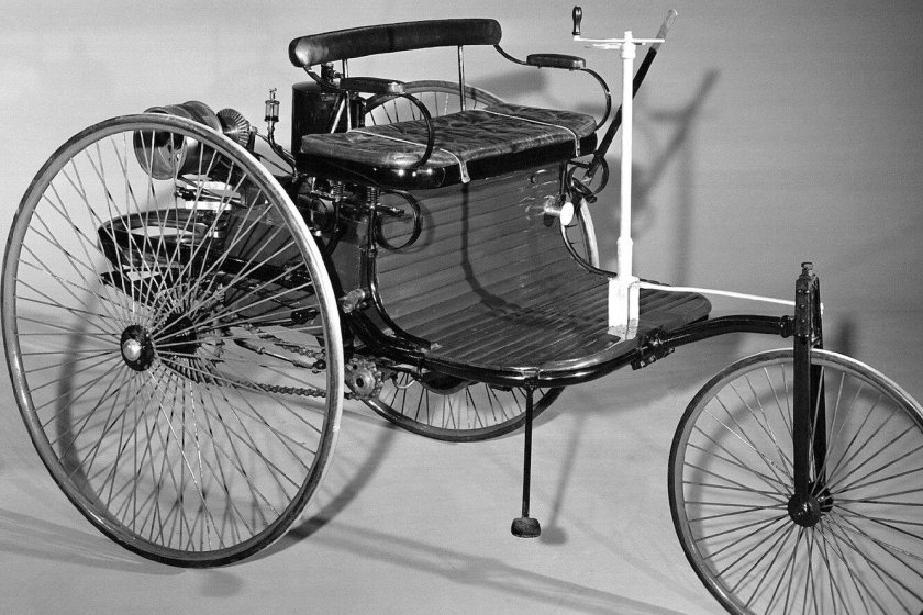 Первый автомобиль 1885 Карл Бенц