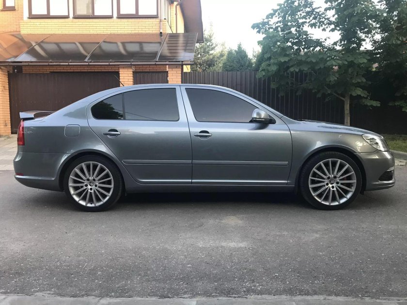 Skoda Octavia a5 RS серая