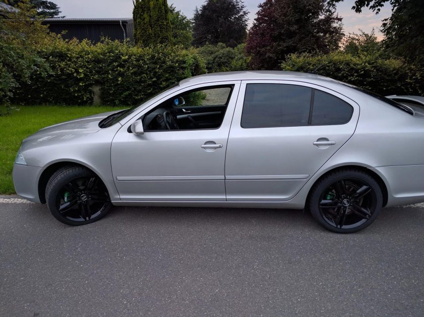 Шкода Октавия а5 серебристая