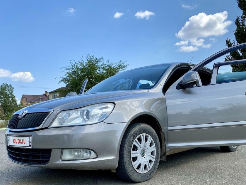 Шкода Октавия а5 серая