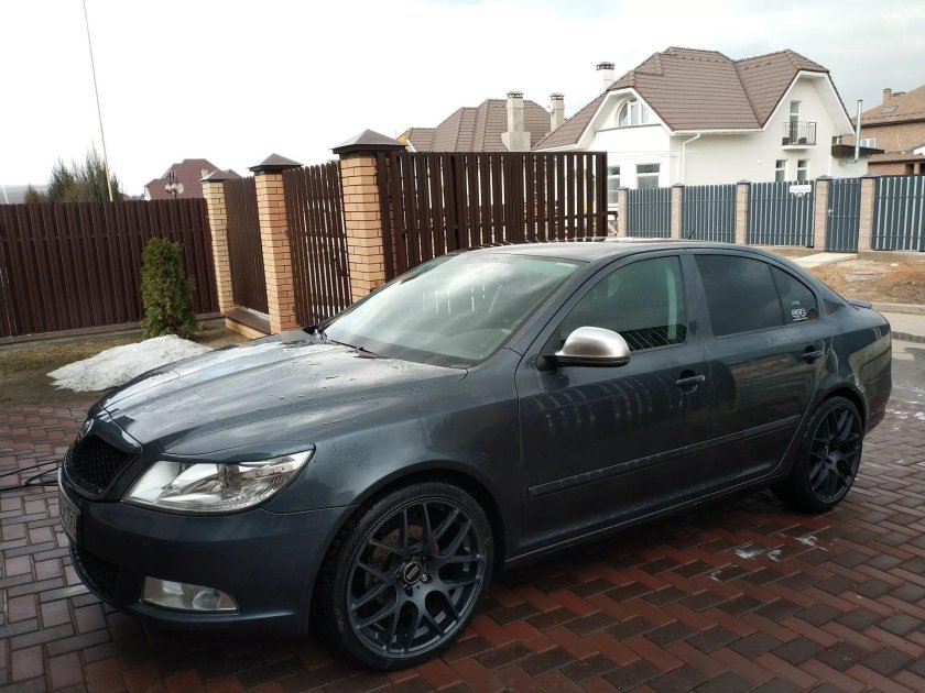 Skoda Octavia a5 черная r17