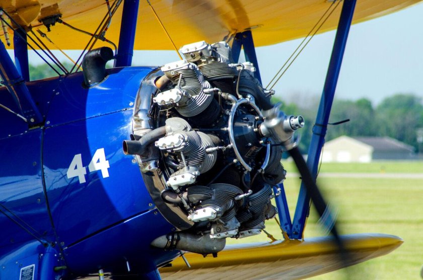 Поршневой авиадвигатель аш82т