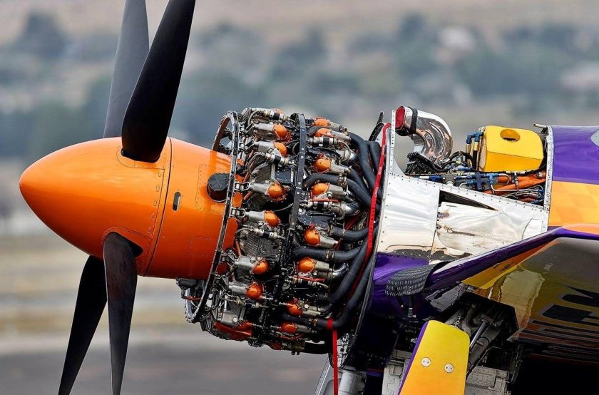 Самолет с электродвигателем