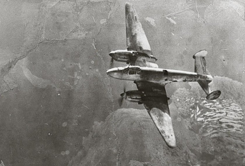 Пе-2 бомбардировщик