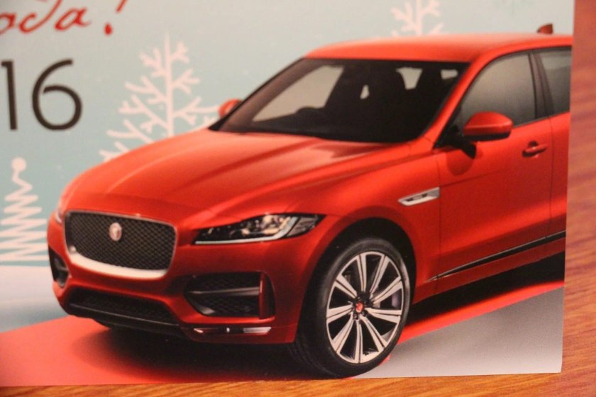 Ягуар джип красный