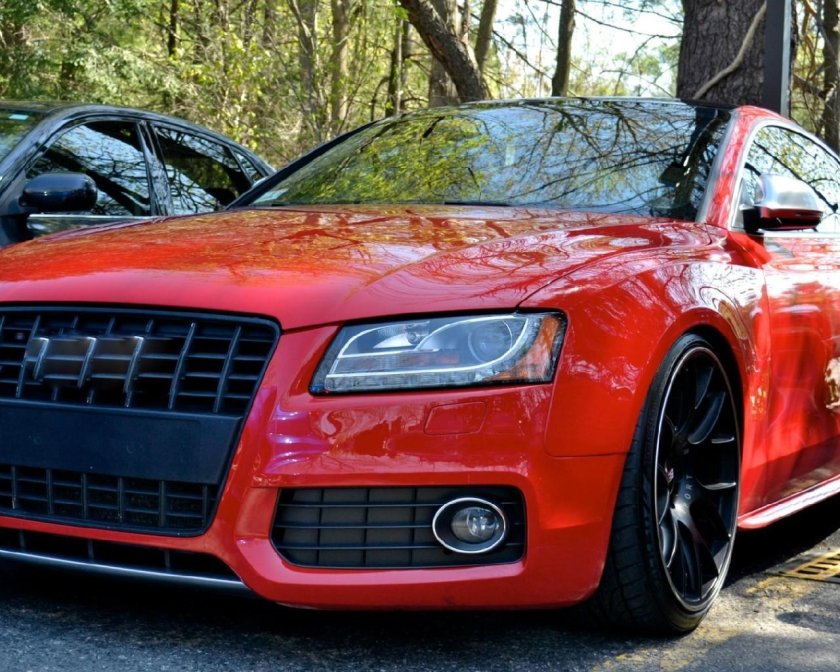 Ауди а8 красная