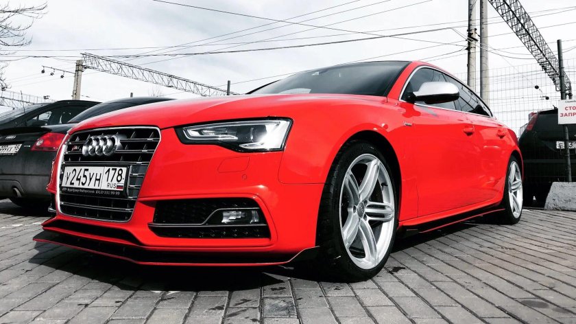 Audi s5 Red