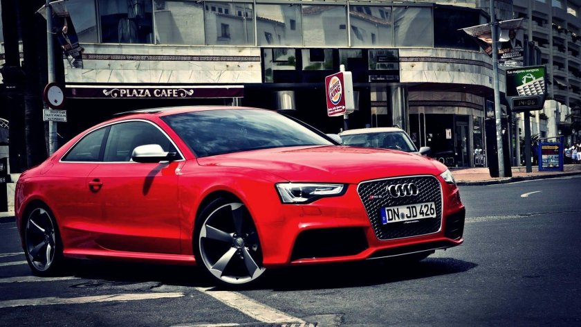Audi rs5 Red