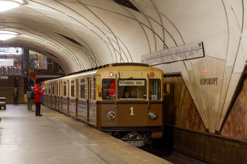 81-717.5а ретропоезд