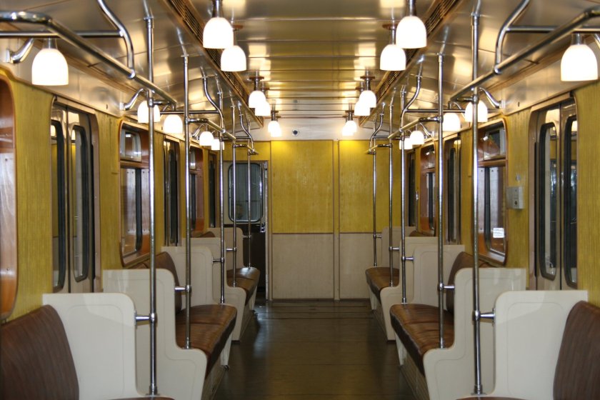 Старые вагоны метро