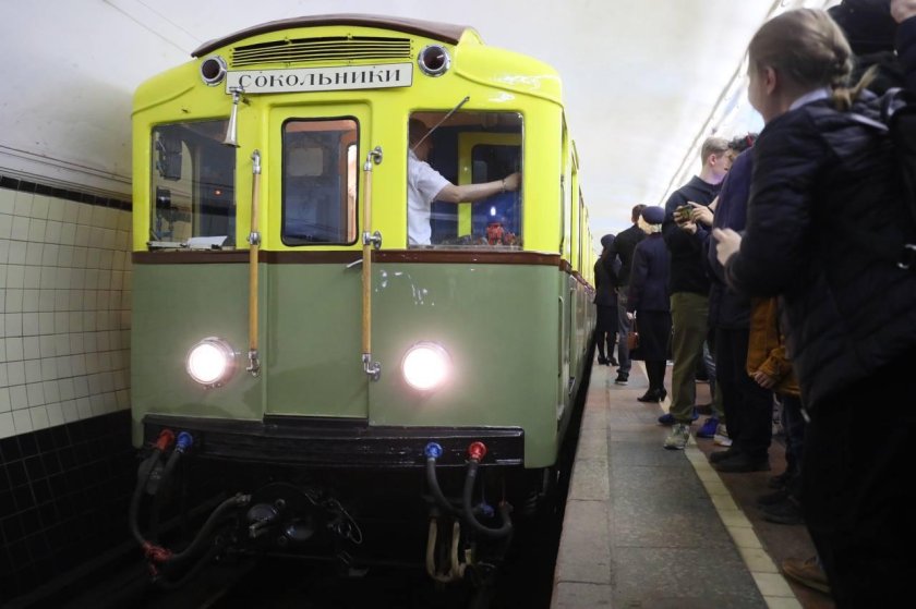 Поезд метро