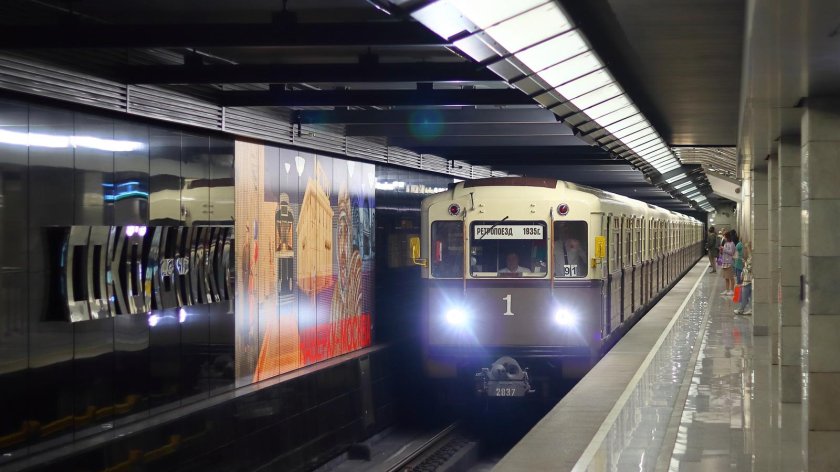 Поезд метро