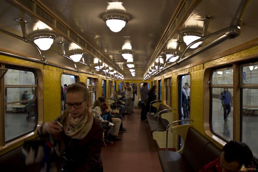 Поезд метрополитена ретропоезд