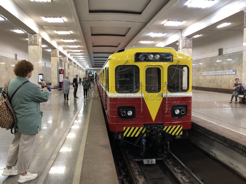 Выставка ретро вагонов метро на Партизанской