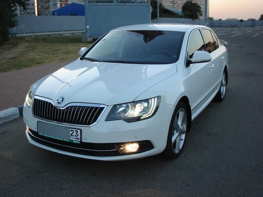 Skoda Superb 2014 белая