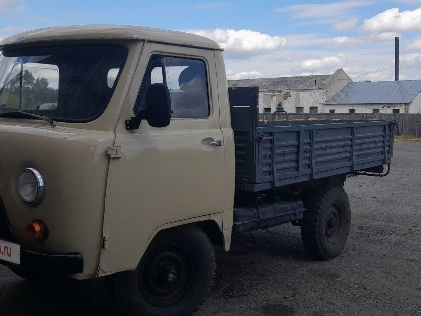 УАЗ грузовой 3303 самосвал